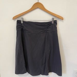 Athleta gray ruched waist skirt in size medium